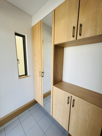 広島市安佐南区相田5丁目　新築一戸建ての玄関