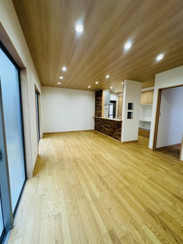 広島市安佐南区相田5丁目　新築一戸建ての居間・リビング|家族が集うLDKはゆとりの18帖♪