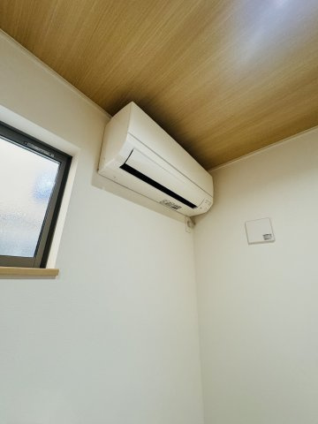 広島市安佐南区相田5丁目　新築一戸建ての居間・リビング|エアコン付♪