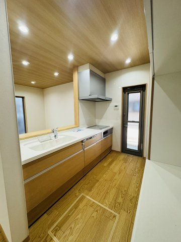 広島市安佐南区相田5丁目　新築一戸建てのキッチン|会話弾む対面キッチン