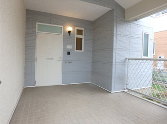 【エントランス】 | 屋根のある広々としたエントランスです！