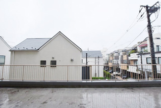 【展望】 | 眼前に広がる空の雄大さと、このお部屋の自慢の一つである「眺望」をご覧ください。毎日、この景色を独り占めできる新生活に夢が広がります。～即日のご見学可能～　お問合せはお気軽にどうぞ。