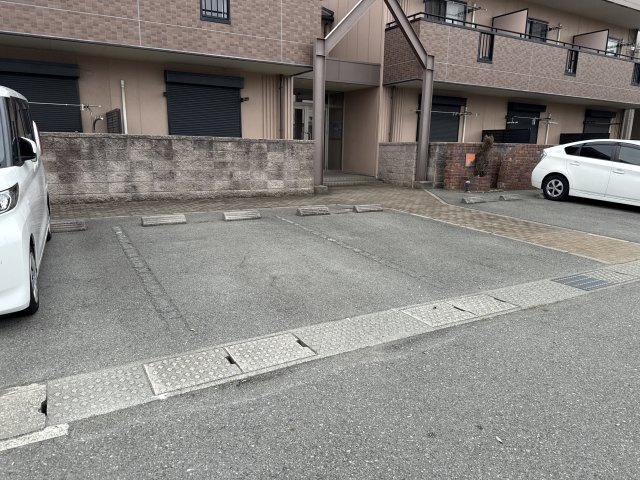 グレースコートの駐車場