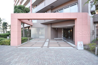 【エントランス】 | オートロックを備えた、マンションのエントランス。やはりセキュリティの観点は欠かすことができません。皆様を“安全”に送り出し、出迎えてくれます。～即日のご見学可能～　お問合せはお気軽にどうぞ。