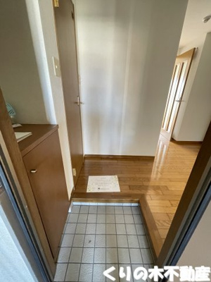 【玄関】 | ルミウス北高下Ⅲ | 外からの目が気にならないバルコニーで洗濯物が干せます