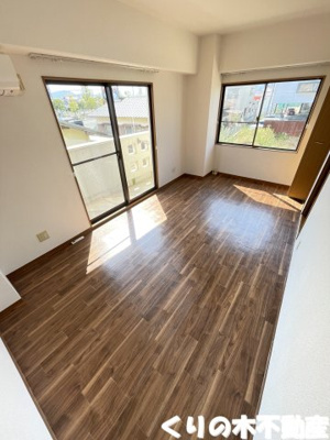 【居間・リビング】 | ルミウス北高下Ⅲ | ゆったりとした居間です