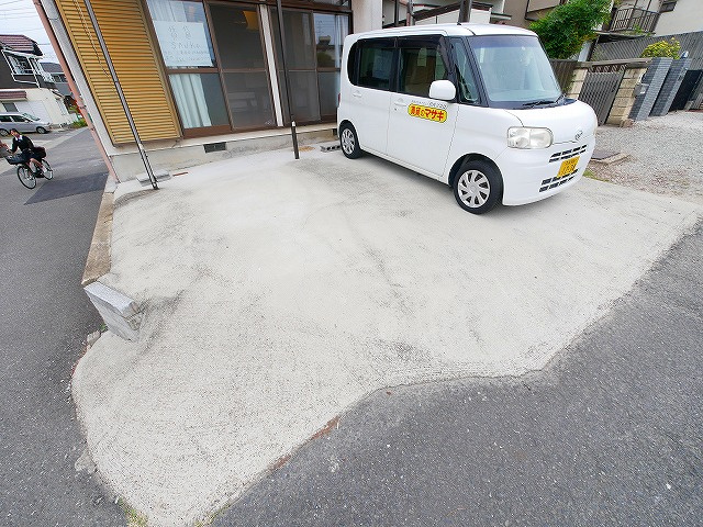 南京終町大野一戸建の駐車場