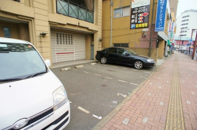 みついビルの駐車場|車をお持ちの方に嬉しい駐車場付きの物件です
