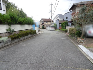 【前面道路含む現地写真】 | 川西市けやき坂１丁目6の3　中古一戸建て