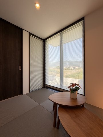 葛城市北花内　新築(全3区画）A号地 モデルハウスの居間・リビング|◆モデルハウスA号地リビング♪　吹抜で解放感あります♪
