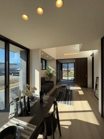 葛城市北花内　新築(全3区画）A号地 モデルハウスの居間・リビング|明るいリビング!(^^)!