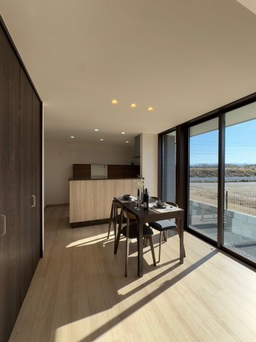 葛城市北花内　新築(全3区画）A号地 モデルハウスの居間・リビング|明るく気持ちいですよ(^^)/