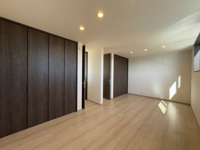 【洋室】 | 葛城市北花内　新築(全3区画）A号地 モデルハウス | 2階洋室♪　生活スタイルにあわせてお部屋を仕切ることもできます!(^^)!