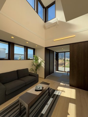 葛城市北花内　新築(全3区画）A号地 モデルハウスの居間・リビング|吹抜で光がたくさん入り明るいリビング!(^^)!