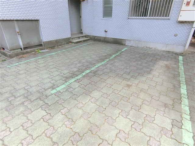 コア・オリベの駐車場|平置き駐車場　空き状況はお問合せ下さい。