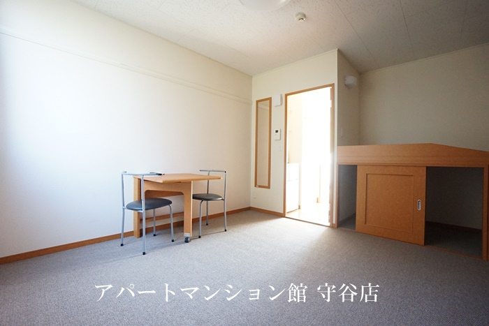 レオパレスYKOキャンプツクバの居間・リビング