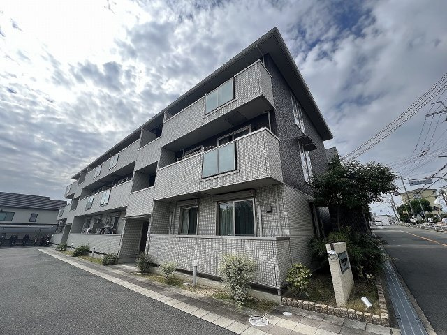 シャンテ春日の外観