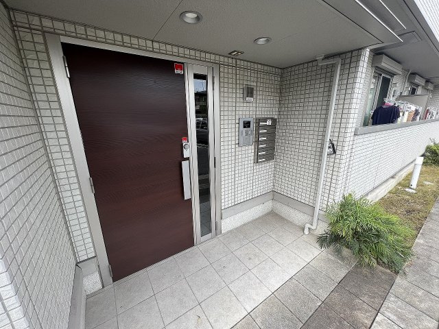 シャンテ春日のエントランス