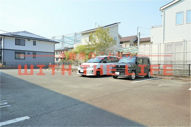 グレースコート国分I【キャッシュバック対象物件】の駐車場|駐車スペースもあります