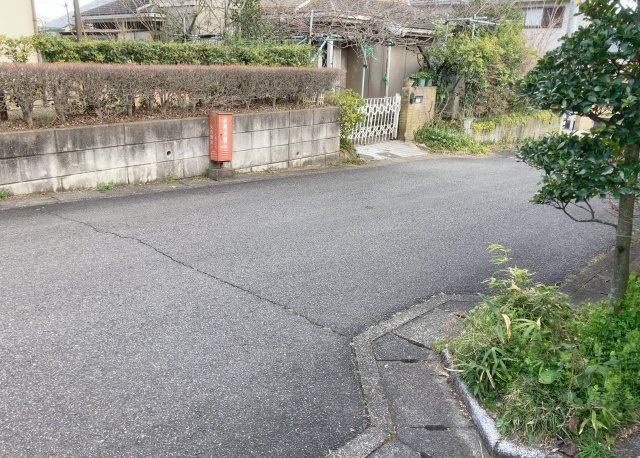 【内装】 | 玄関ポーチにおいて最も重視すべきと言っても良いのが広さです。適切な広さの玄関ポーチでないと外見的なバランスは崩れてしまいますし、何より使いにくくなってしまいますので、現地で実際に下見をしてみましょう！