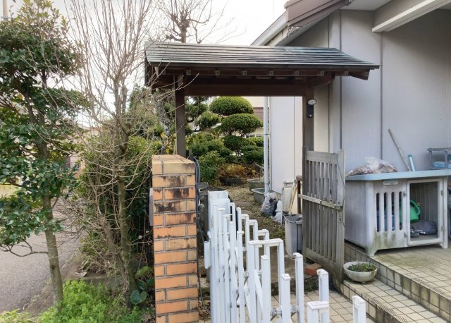 【庭】 | 庭があることでガーデニングや家庭菜園はもちろん、こどもの遊び場やペットを放して遊ぶことができます。また、家の周囲に余裕があるということです。隣地との間があれば、十分な日当たりと、風通しが確保できます。