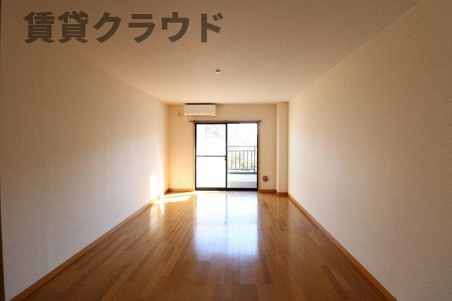 コンフォール蘇我の居間・リビング|使いやすい居間です