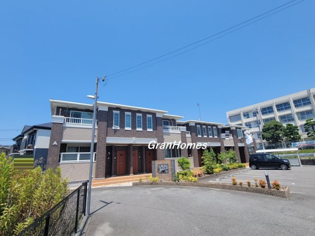 明石市大久保町西島のアパートの外観