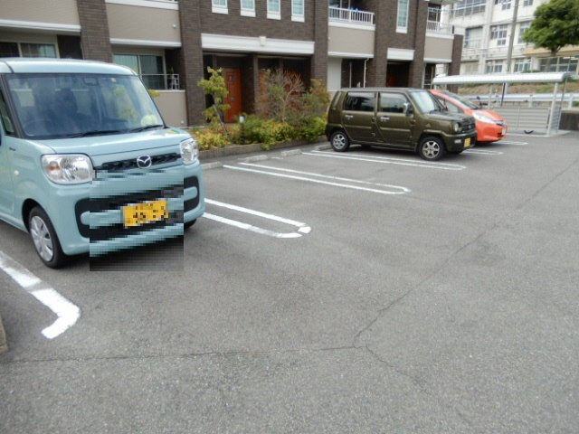 明石市大久保町西島のアパートの駐車場