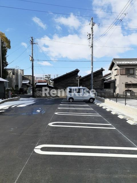 カーサ・グレイスフルの駐車場