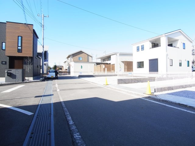 新築　高崎市中泉町第4　Livele Garden.S　1号棟の前面道路含む現地写真|現地写真　南側接道幅員約5ｍ