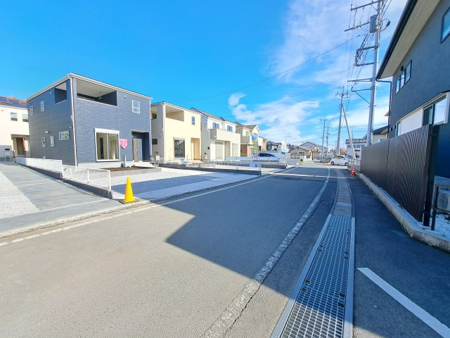新築　高崎市中泉町第4　Livele Garden.S　3号棟の前面道路含む現地写真|現地写真　南側接道幅員約5ｍ