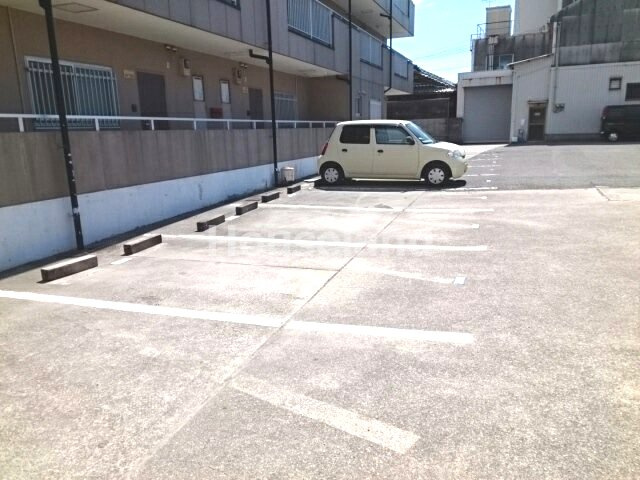 ファシナシオン毛見の駐車場