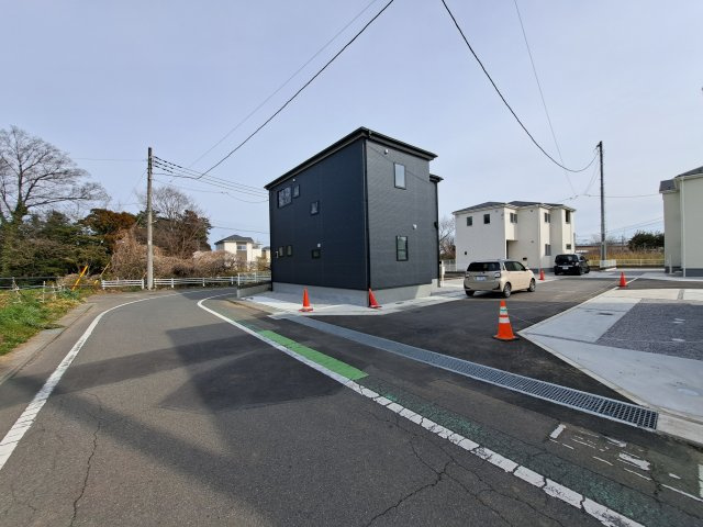 新築　前橋市総社町第6　Livele Garden.S　2号棟の前面道路含む現地写真|現地写真　北西側接道幅員約4.1ｍ　東側接道幅員約6ｍ	