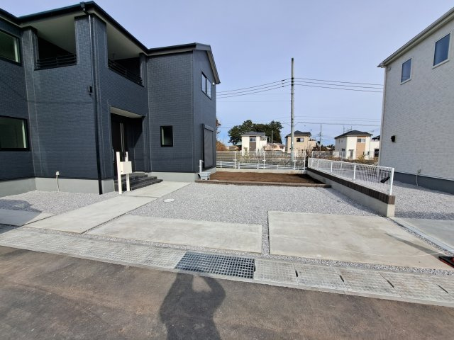 新築　前橋市総社町第6　Livele Garden.S　2号棟の駐車場|現地写真　駐車スペースは並列駐車2台+2台分可能です！					
