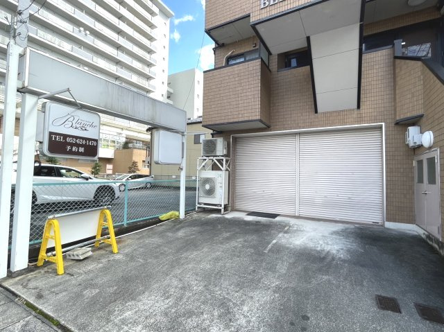 名古屋市緑区鳴海町字向田の店舗一部の外観