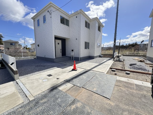 新築　前橋市総社町第6　Livele Garden.S　3号棟の駐車場|現地写真　駐車スペース縦列駐車2台+1台分可能です！					
