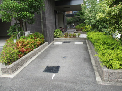 【駐車場】 | レジュールアッシュ北大阪ＧＲＡＮＤＳＴＡＧＥ | 敷地内駐車場です