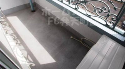 【バルコニー】 | メゾンポルタ | 外からの目が気にならないバルコニーで洗濯物が干せます