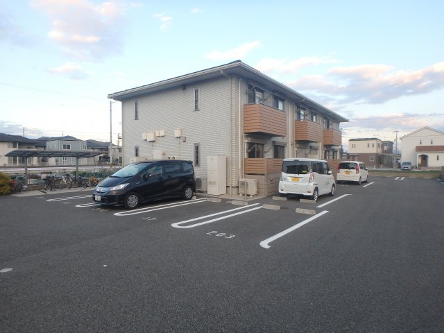 エグレッタコートの駐車場