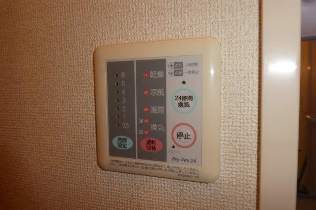サンメゾンＭ・Ａの浴室|浴室乾燥機リモコン