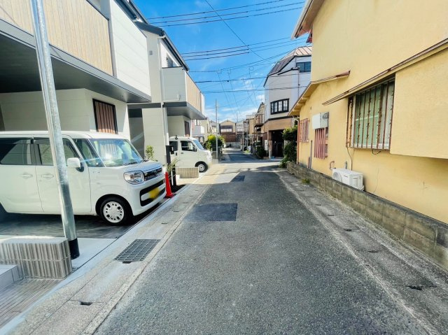 嵯峨野神ノ木町　A号棟の前面道路含む現地写真