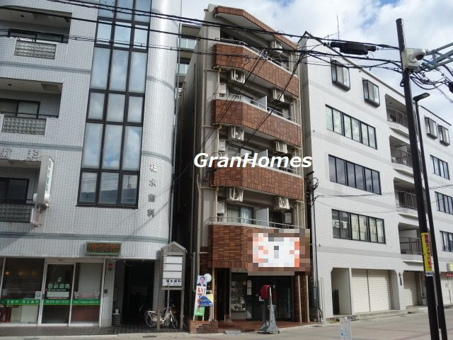サングレイス西新町の外観