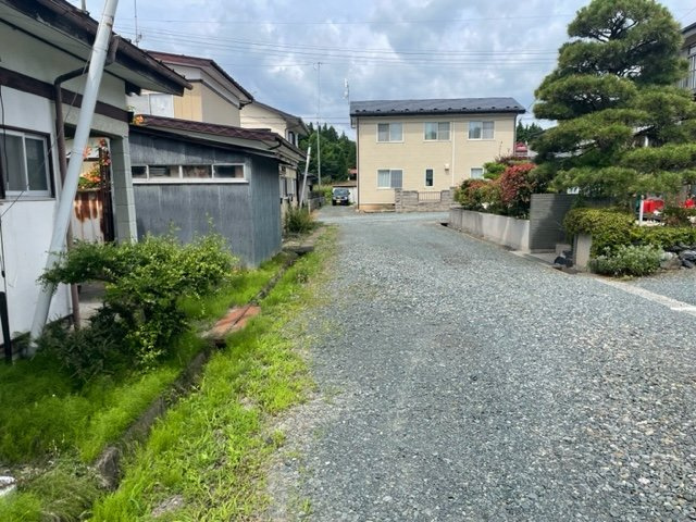 紫波郡紫波町日詰字七久保1-76の前面道路含む現地写真
