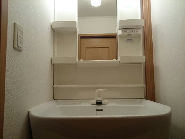 ヴィラ・フィオーレの独立洗面台|洗面所