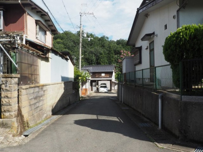 【前面道路含む現地写真】 | 豊岡市戸牧　作業所付　戸建て