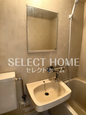 【洗面所】 | メゾン西大平Ⅱ | 朝の支度にも助かる、独立の洗髪洗面化粧台