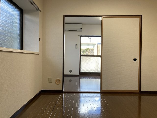 サンフラワーマンションの洋室