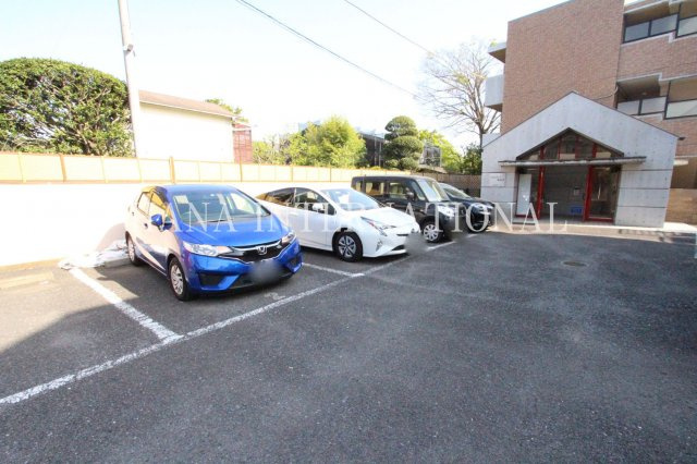 コムネット東府中の駐車場