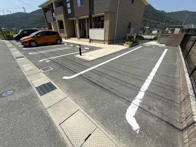 リヴィエールⅡの駐車場
