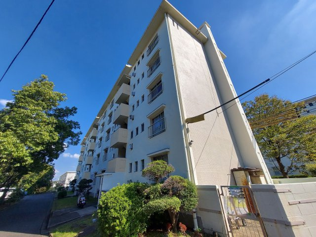 公団狭山住宅11号棟の外観